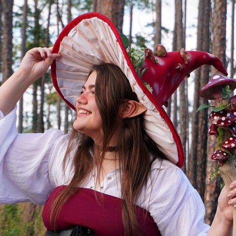 Mushroom Witch Cosplay, Ren Faire Mushroom Hat, Mushroom Witch Costume, Witch Ren Faire, Mushroom Staff, Mushroom Costume Women, Mushroom Knight, Mushroom Fairy Costume, Ren Faire Witch