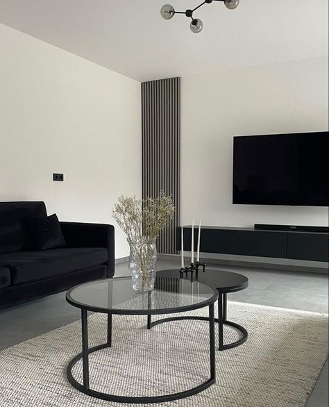 Flat Home Design, Black And Grey Living Room, Black And Neutral Living Room, Black Living Room Ideas, Black Apartment, Black Living Room Decor, Modern Apartment Living Room, Minimal Living Room, Living Room Black