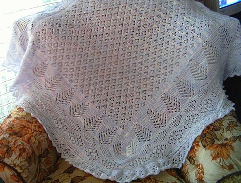 Cloud Drift Baby Shawl - Free Pattern Crochet Baby Shawl, Christening Blanket, Baby Shawl, Blanket Shawl, Knitted Afghans, Manta Crochet, Knitting Books, Knitted Baby Blankets, Lace Shawl