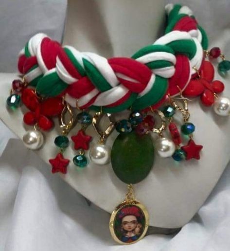 Christmas Wreaths, Jade, Collar, Holiday Decor, Christmas, Color, Home Decor, Home Décor