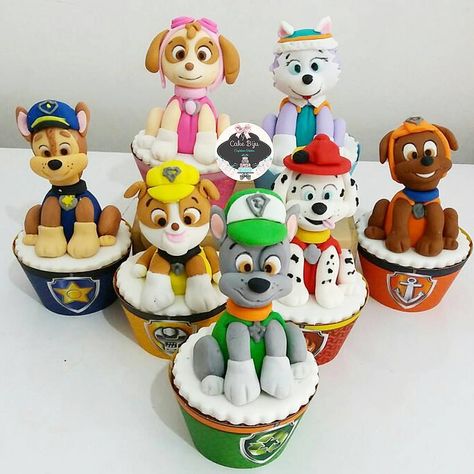 Paw Patrol Cupcakes Baby Dinosaur Party, Paw Patrol Cupcakes, Paw Patrol Birthday Theme, Paw Patrol Birthday Cake, Simple Birthday Decorations, Party Themes For Boys, Paw Patrol Cake, Paw Patrol Party, Baby Birthday Cakes