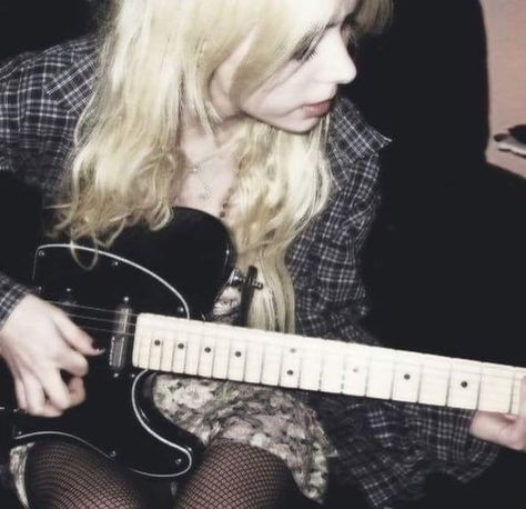 Avril Lavigne photo🥰 Taylor Momsen, Electric Guitar, Blonde Hair, A Woman, Guitar, Couch, Blonde, Hair, On Instagram