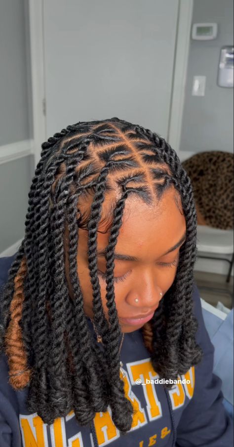 2 Strand Twist On Women, Front Barrel Twist Locs Women, Long Invisible Locs Twist, Invisible Locs Barrel Twist, Barrel Twist Locs Women Ponytail, 2 Stand Twist Locs, Barrell Twist On Locs Ponytail, Short Box Braids Hairstyles, Short Box Braids