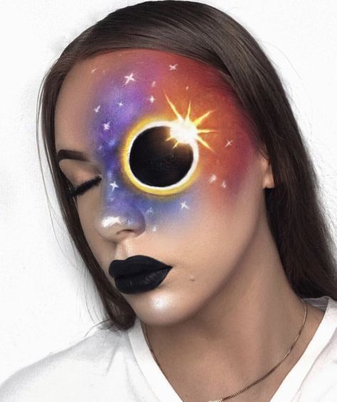 Sun And Moon Face Paint, Moon Face Paint, Eclipse Makeup, Stars Makeup, Eye Inspiration, Nikkie Tutorial, Adult Face Painting, Black And White Makeup, Paint Makeup