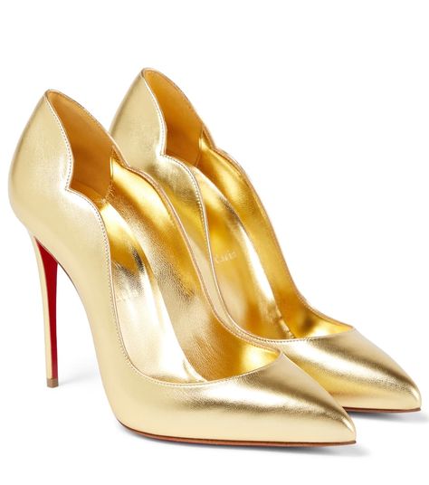 Christian Louboutin - Hot Chick 100 metallic leather pumps | Mytheresa Louboutin Spiked Heels, Red Sole Heels, Christian Louboutin Shoes Pumps, Chic High Heels, Louboutin So Kate, Gold Pumps, Louboutin Heels, Classic Pumps, Gold Heels