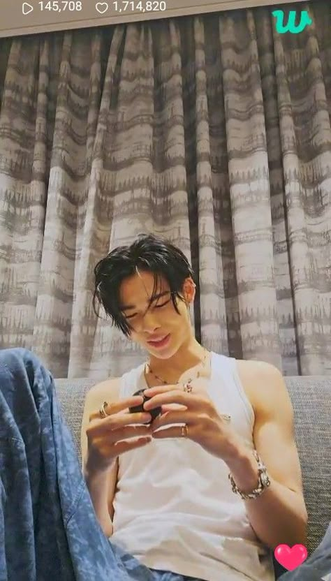 Niki 🥰🧡 Niki Enha Outfit, Niki Muscles, Niki Boyfriend Material, Oppa Korea, Enhypen Niki, Hot Abs, Nishimura Riki, Gentle Monster, In Sync