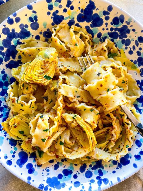 super simple roman artichoke-style pasta Easy Healthy Cooking, Fried Artichoke, Artichoke Pasta, Aleppo Pepper, Dry White Wine, Easy Weeknight Dinners, Artichoke, Weeknight Dinner, Healthy Cooking