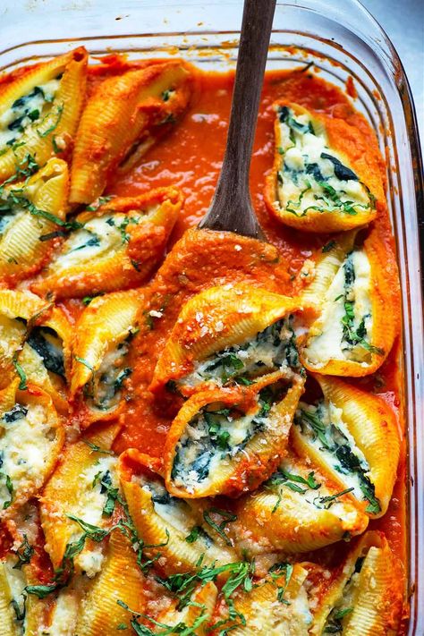 Weekend Meals Dinners, Italy Food Recipes, 3 Course Meal Ideas, Dinner Recipes To Impress, Spinach Ricotta Stuffed Shells, Dinner To Impress, College Student Recipes, Classic Meals, Dinner For Four