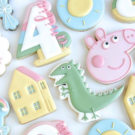 Peppa Pig Birthday Cookies, Peppa Pig Biscuits, Muddy Puddles Peppa Party, Peppa Pig Sugar Cookies, Peppa Pig Cookies Birthday Parties, Peppa Pig Cookies Decorated, Peppa Pig 1st Birthday Party, Peppa Pig Cake Pops, Peppa Pig 3rd Birthday Party