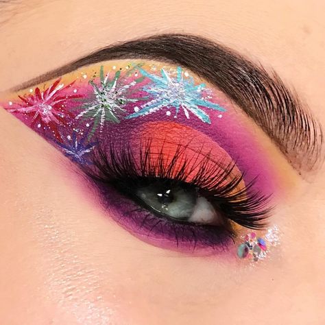 🌸☠️Autumn Harris☠️🌸 (@muaautumn) • Instagram photos and videos New Year Eyeshadow Looks, Holiday Eyeshadow, 4th Of July Makeup, Eyeshadow Designs, New Year's Makeup, Holiday Makeup Looks, Work Makeup, Eye Makeup Pictures, Eye Makeup Designs