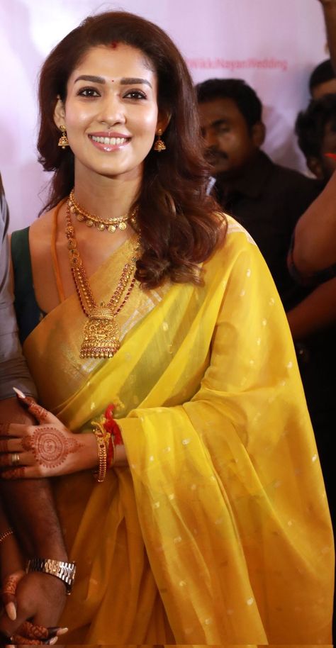 Nayanthara Wedding Jewellery, Nayanthara Silk Saree, Nayantara Wedding Look, Nayanatara Jewellery, Glossy Lipstick Shades, Nayantara In Saree, Nayanthara Wedding, Nayanthara Saree, Stylish Gold Earrings