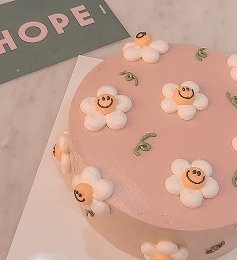 Tort Aesthetic, Cute Cake, Daisy Cake, Pinterest Cake, Mini Torte, Pastel Cupcakes, Tiny Cakes, Pastel Cakes, Simple Cake Designs