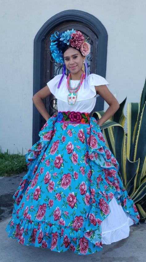 Mexican Fiesta Party Outfit, Mexican Outfits For Women, Mexican Fancy Dress, Mexican Clothing Style, Coco Theme Party, Jalisco Dress, Mexican Skirts, Womans Dress, Mexican Independence