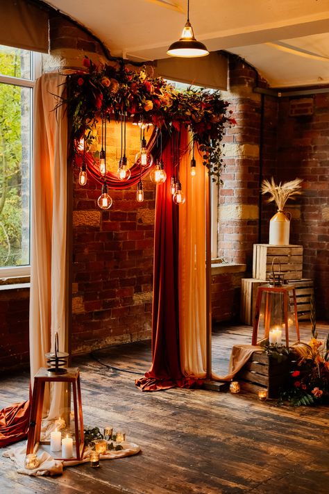 Autumn Wedding Decor, Orange Wedding Themes, Rustic Wedding Theme, Village Hall Wedding, Fall Wedding Tables, Bronze Wedding, Burnt Orange Weddings, Rustic Table Decor, Aisle Flowers