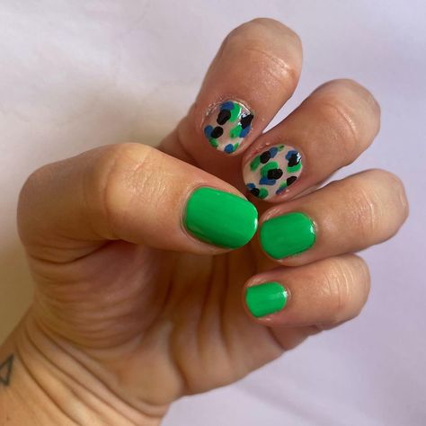 Me | New green nail art 💚 💚#orlyplasticjungle 💙#opimypaljoey 🖤#chinaglazeliquidleather #nailart #nailartaddict #nailartofinstagram… | Instagram Kelly Green Nail Ideas, Green Nail Ideas, Green Nail Art, Green Nail, Neon Nails, China Glaze, New Green, Green Nails, Kelly Green