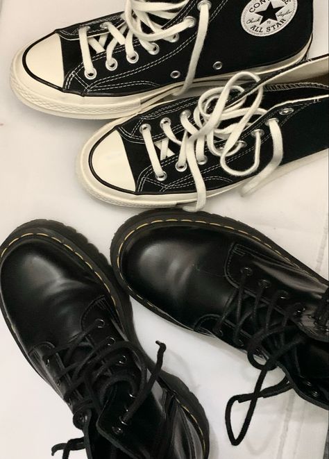 Converse And Doc Martens Couple, Black Chucks Outfit, Doc Marten Aesthetic, Docs Aesthetic, Dr Martens Aesthetic, Docs Martens, Doc Martens Aesthetic, Boys Of Tommen, Swag Shoes