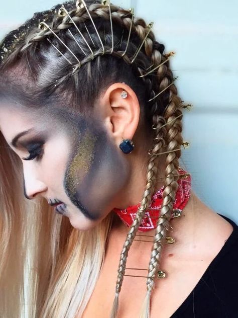 15 Originales peinados que puedes usar la noche de Halloween Zombie Hair, Halloween Hairstyle, Makeup Zombie, Halloween Hairstyles, Zombie Costume, Zombie Makeup, Halloween Tattoo, Christmas Hairstyles, Zombie Halloween