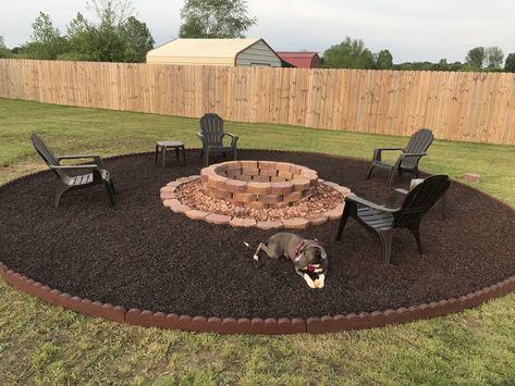 Wood Burning Fire Pit Backyard, Mulched Fire Pit Area, Fire Pit With Mulch Around It, Fire Pit Set Up Ideas, Mulch Around Fire Pit, Outdoor Rug On Grass Yards, Mulch Fire Pit Area, Cheap Fire Pit Ideas, Backyard Fire Pit Ideas Lounge Areas