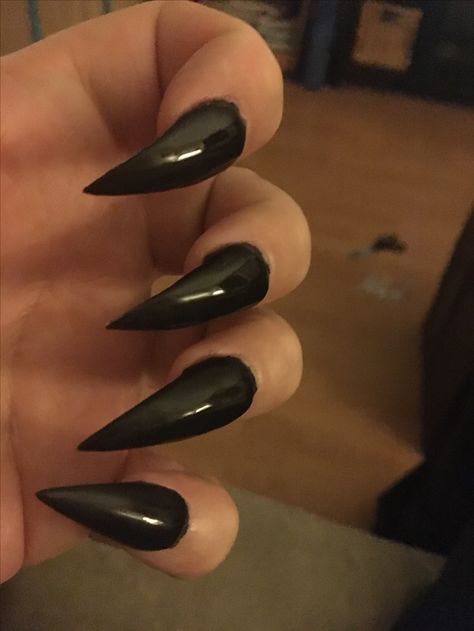 Black claws Cat Claw Nails, Talon Nails, Long Black Nails, Black Gel Nails, Black Stiletto Nails, Black Manicure, Black Claws, Infinity Nails, Natural Nail Designs