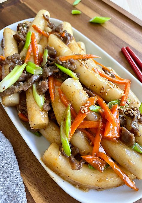 Recipes With Korean Rice Cakes, Korean Tteokbokki Aesthetic, Royal Tteokbokki, Korean Healthy Recipes, Teokkboki Recipes Easy, Korean Cake Recipe, Gungjung Tteokbokki, Rice Cakes Korean, Tteokbokki Recipe Easy