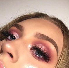 Smokey Eye Makeup Look, New Years Eve Makeup, Black Smokey Eye, Charming Eyes, Pink Eye Makeup, Eye Makeup Ideas, Smokey Eye For Brown Eyes, Makijaż Smokey Eye, Braut Make-up