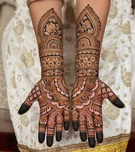 Mehendi Designs For Hands Till Elbow, Mehendi Designs Till Elbow, Front Mehndi, Wedding Henna Designs, Rajasthani Mehndi, Traditional Mehndi, Party Henna, Beautiful Simple Mehndi Design, Hand Mehendi