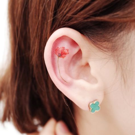 STUDIOBYSOL_donghwa on Instagram: “poppy flower on ear” Poppy Ear Tattoo, Poppies Tattoo, Diy Artwork, Pink Lily, Poppy Flower, Ear Tattoo, Behind Ear Tattoo, Body Art, Tatting