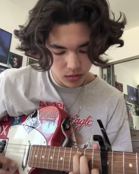 Conan Gray Guitar, Silly Love Songs, Conan Grey, Androgynous Hair, Guitar Photos, Grey Pictures, Sirius Black, Conan Gray, Pop Singers