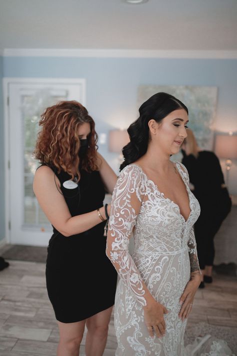 5 Reasons You Should Hire a Wedding Coordinator Day Of Coordinator Outfit, Event Coordinator Outfit, Coordinator Outfit, Wedding Coordinator Outfit, Bridal Assistant, Wedding Planner Outfit, Plan My Wedding, Future Career, Event Coordinator