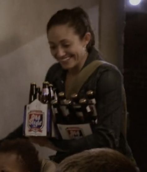 Fiona Gallagher Drinking, Fiona Gallagher Aesthetic, Gallagher Aesthetic, Flipping Off, Fiona Gallagher, Kin List, Emmy Rossum, Life Aesthetic, Wicked