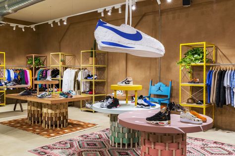 Converse Store, Racial Diversity, Shoe Store Design, 2019 Runway, Store Interiors, Visual Culture, Sneaker Stores, Shoe Display, Retail Interior