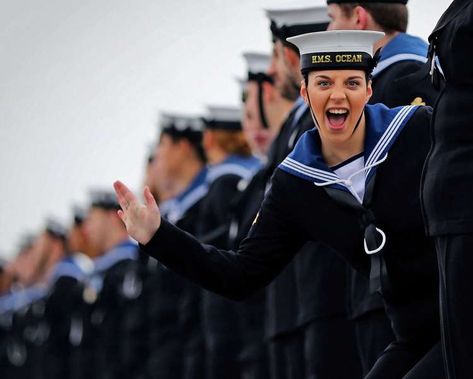 British Outfits Women, Royal Navy Uniform, Female Navy, British Army Uniform, Navy Girl, Navy Uniforms, Navy Girls, Navy Wallpaper, Female Soldier