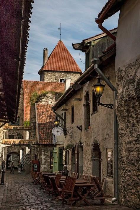 Vila Medieval, Medieval Buildings, Medieval Aesthetic, Medieval City, Unusual Buildings, Medieval Houses, Medieval World, Medieval Town, Beautiful Villages