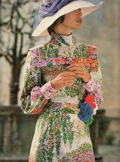 Patti Hansen, Decades Of Fashion, Lauren Hutton, Seventies Fashion, Print Inspiration, Dreamy Dress, 1970s Fashion, Vintage Pattern, 70s Fashion