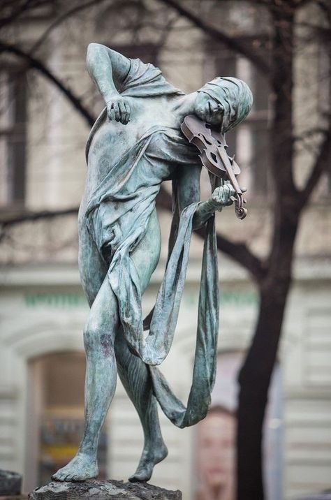 Czech sculptor, Anna Chromý – Fountain of Czech Musicians (detail), located in Prague's Semovazni Square #womensart Old Statues, Igor Mitoraj, Form Sculpture, Sculpture Fountain, Sculpture Reference, Sculpture Gallery, Classic Fantasy, Violin Players, Classic Sculpture