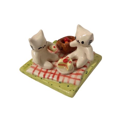 gatitosentimental on Twitter: "🍰🧺🌱 https://t.co/BfvpdKDsbZ https://t.co/94VAdAGMoi" / Twitter Ceramic Cats, Green, Red, White