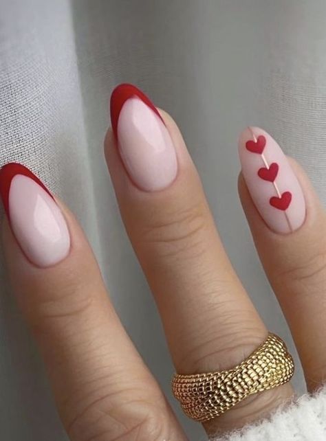 Chic Nails 2023, Round Nails Valentines Day, St Valentines Day Nails, Elegant Valentines Nails Designs, St Valentin Nails, Nails St Valentin, St Valentine Nails, Short Almond Nails Valentines Day, Nail Designs Oval