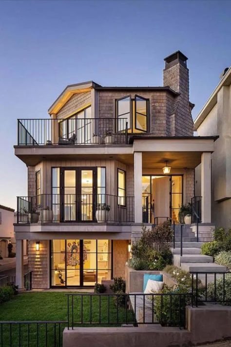 contemporary Manhattan beach home east coast style homes east coast inspo interior modern home houses modern style unique homes lmd architecture studio luxury homes architecture ideas inspo California homes west coast design Mix Of Modern And Traditional House, Home Design From Outside, Family Beach House Exterior, Two Houses Next To Each Other, Unique Home Design Architecture, Houses From Outside, House For 6 People, Three Floor House, 3 Level House