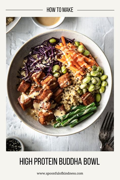 This tempeh Buddha bowl is packed with plant-based protein, vitamins and fibre. It features marinated tempeh, a rainbow of veggies, edamame, and quinoa, drizzled with creamy peanut butter and miso sauce. Marinated Tempeh, Veggie Dinners, Miso Sauce, Tempeh Recipes, Cooking Green Beans, Peanut Butter Sauce, Veggie Dinner, Buddha Bowl, Broccoli Florets