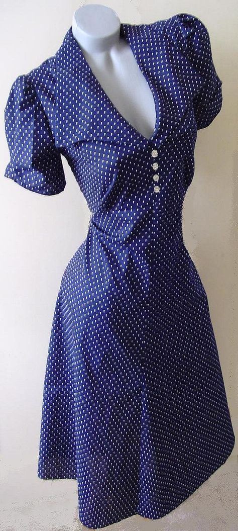 1940s Fashion Dresses, 1940's Fashion, 1940s Style, 40s Fashion, Retro Mode, 1940s Fashion, Moda Vintage, Mode Vintage, Mode Inspiration