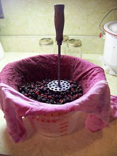 Here is a Step-by-Step on how to make Seedless Blackberry Jam. Before we begin, I am in no way a professional photographer and I am not used... Blackberry Jelly Recipe, Seedless Blackberry Jam, Making Jelly, Fruit Butters, Blackberry Jam Recipes, Preserving Foods, Canning Fruit, Blackberry Recipes, Canning Jam