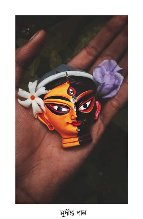 Durga Maa Clay Art, Durga Clay Art, Durga Painting Artworks, God Drawing, Bengali Art, Contemporary Folk Art, Art Deco Artwork, Durga Painting, Handmade Clay Jewelry