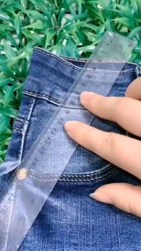 Jeans Hacks, Simpul Dasi, Diy Fashion Hacks, Shoe Lace Tying Techniques, Pola Sulam, Diy Clothes Life Hacks, Sewing Stitches, Diy Sewing Clothes, Short Hair With Layers