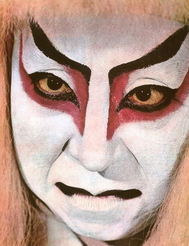 Kabuki Masks | Example of Kabuki makeup, from the book “Body Decoration” (see the ... Chinese Traditional Makeup, Japanese Demons, Geisha Makeup, Theatre Makeup, Chinese Opera, High Fashion Makeup, Japanese Makeup, Special Effects Makeup, Fantasy Hair