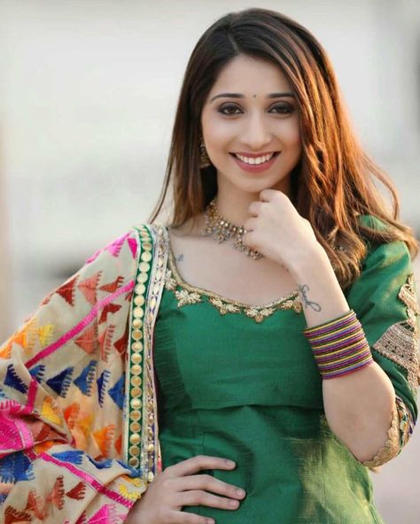 Vrushika Mehta - Biodata, Profil, Fakta & Perjalanan Karir| Dailysia Vrushika Mehta, Shehnaaz Gill, Gown Party Wear, Punjabi Fashion, Indian Tv Actress, Kareena Kapoor, Indian Attire, Desi Fashion, Girls Dpz