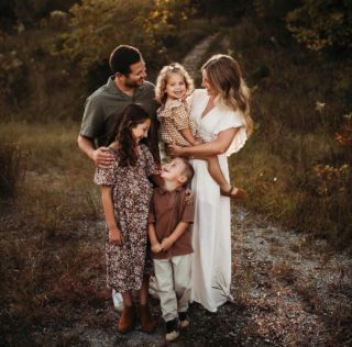 Fall Outfit Guide for Family Photos – Style & Select Fall Photo Outfits, Warm Fall Outfits, Autumn Family Photography, Honey Photography, Mini Outfit, Fall Session, Navy Outfit, Family Picture Outfits, Fall Mini