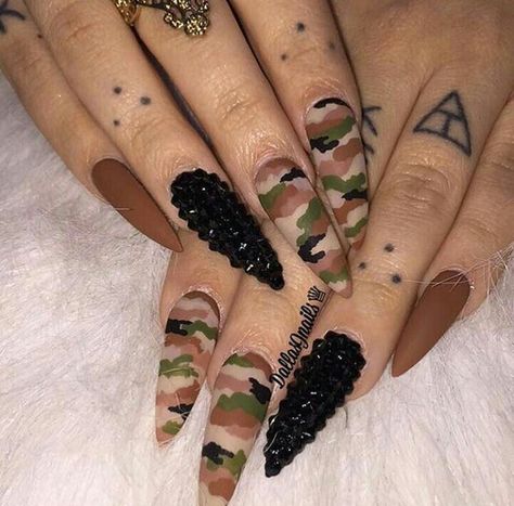 Army fatigue❤️❤️❤️ Camo Nail Designs, Camouflage Nails, Camo Nails, Army Fatigue, Stiletto Nails Designs, Acrylic Coffin, July Nails, Hot Nails, Funky Nails