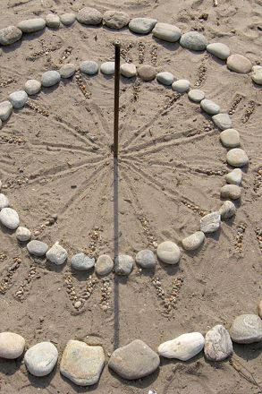 How do you tell time without a watch? Use the sun! This simple activity will show your child how to build his own sundial. How To Make A Sundial, Sundial Diy, Make A Sundial, Springtime Activities, Conscious Art, Sun Wheel, Simple Diys, Spring Activity, Sun Dial