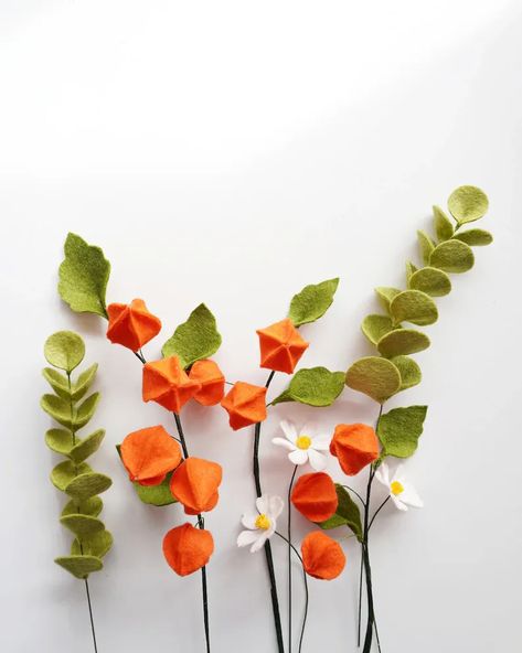 Felt flowers cosmos and Chinese lanterns Cosmos Arrangement, Wildflower Bouquet Fall, Botanical Decor Living Room, Felted Decorations, Flowers Cosmos, Orange Bouquet, Felt Flower Tutorial, Felt Flower Bouquet, Wedding Autumn