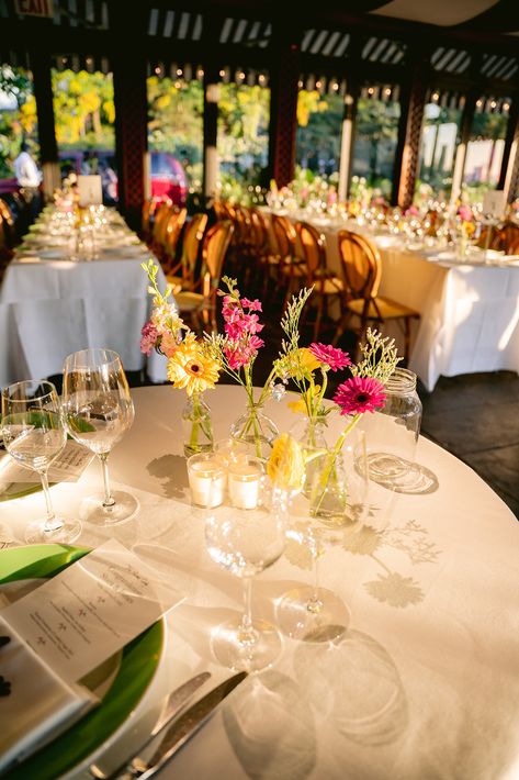 Photography by Natura Collective Shara and James’ fall wedding took place at The River Cafe in Brooklyn, NY. Step inside a funky garden party with sweeping skyline views. Their vibrant, contemporary color palette matched the energy of the evening — and beautifully reflected the city’s golden hour. Loose organic stems lined the tables while fuschia & hot pink stole the spotlight. River Cafe Wedding, River Cafe Brooklyn, Wedding Poppy, Funky Garden, Flowers Real, Contemporary Color Palette, Floral Trends, Rainbow Wedding, Wedding Palette